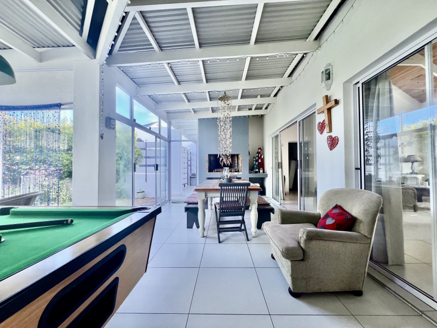 4 Bedroom Property for Sale in The Cove Western Cape